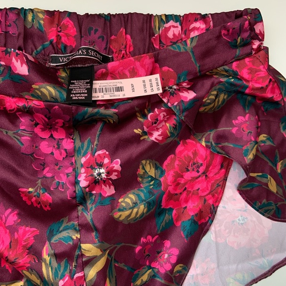 Victoria’s Secret satin floral split hem shorts - Picture 3 of 5